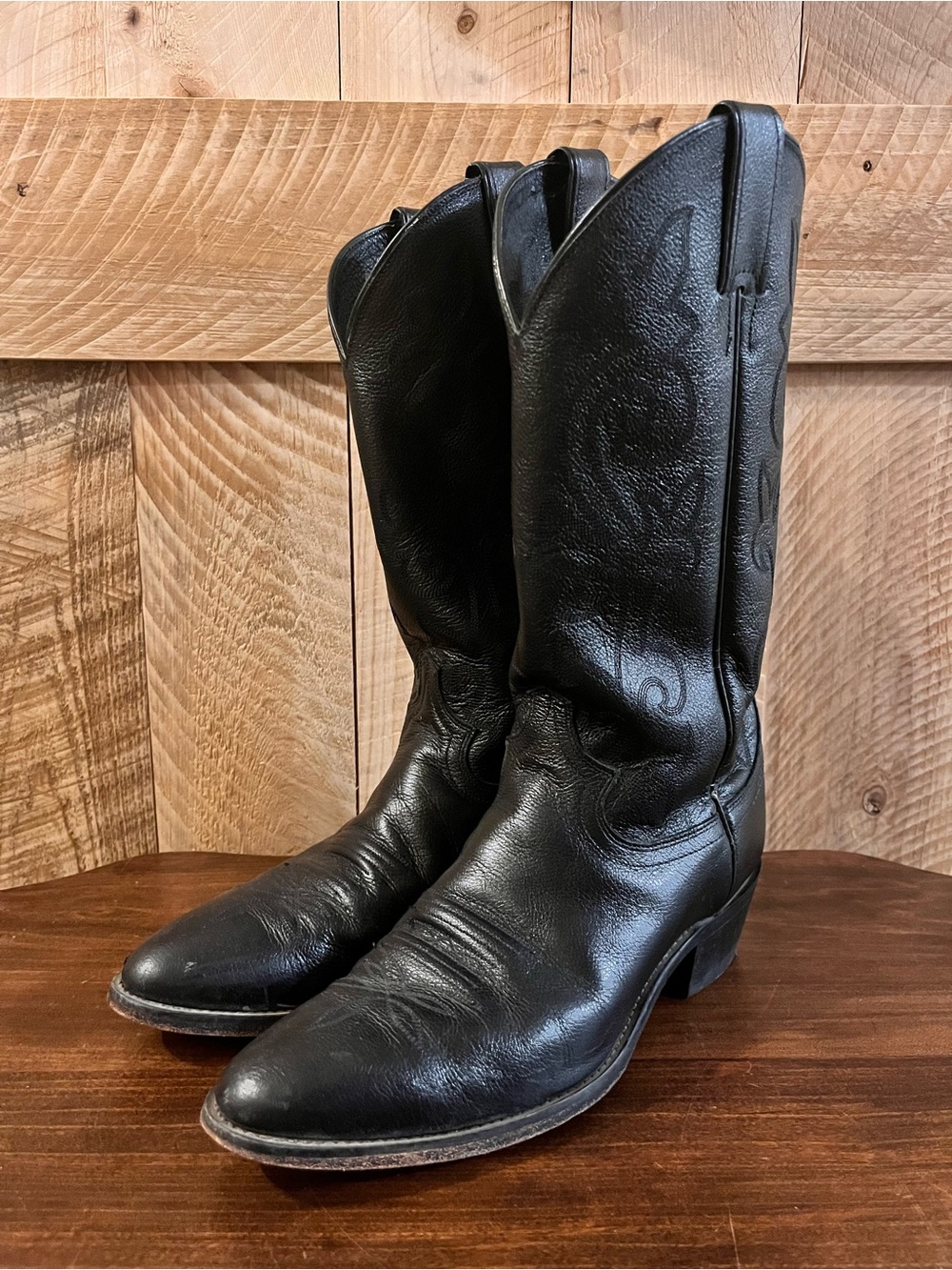 Vintage Justin Cowboy Boots. Sweet Western Kicks! Women’s Size 8 EE